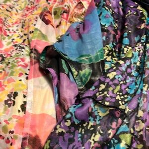 2 tops apostrophe ruffles floral